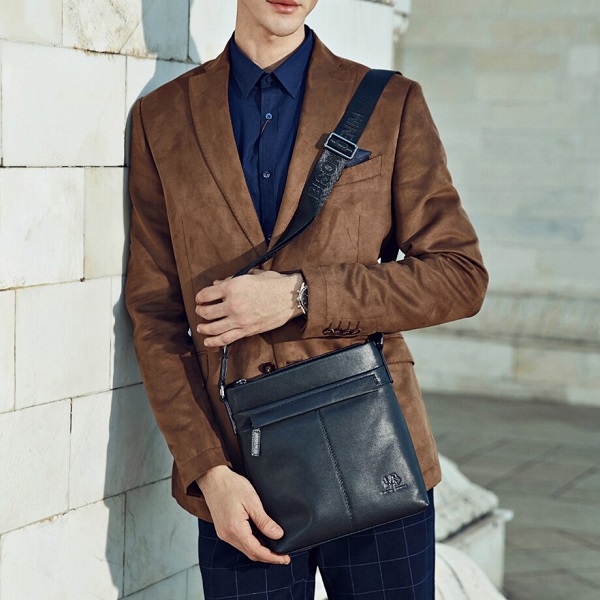 Чоловіча сумка через плече з натуральної шкіри Bison Denim N2357-1B