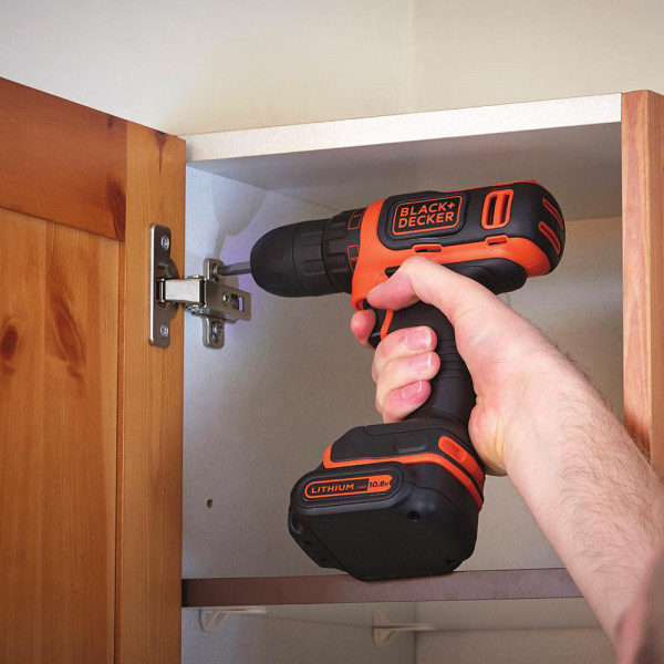 Акумуляторний дриль-шуруповерт Black+Decker BDCDD12-QW