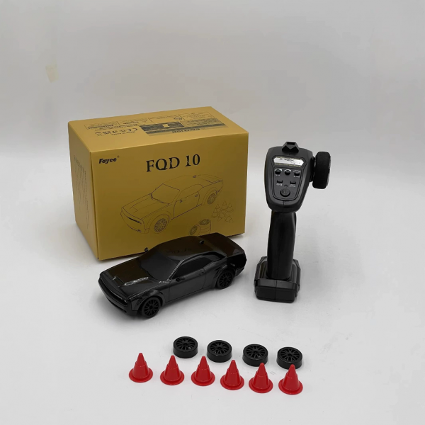 Радиоуправляемая дрифт-машина FQD10 1:20 4WD Машинка на пульте RC авто 20 км/ч полный привод с двумя акб