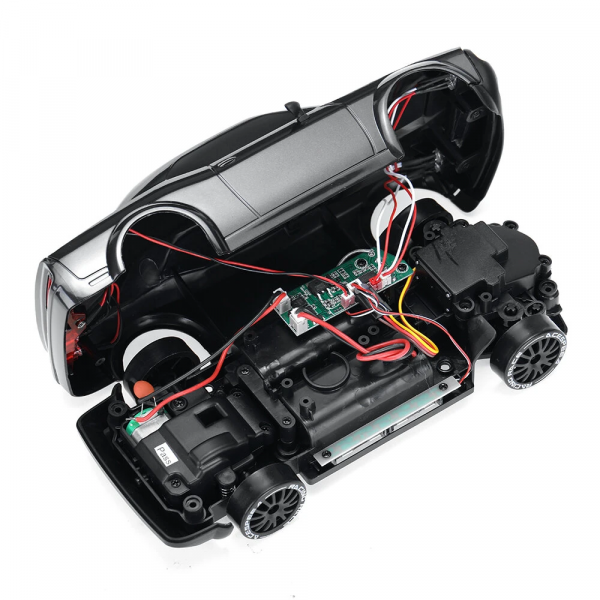 Радиоуправляемая дрифт-машина FQD10 1:20 4WD Машинка на пульте RC авто 20 км/ч полный привод с двумя акб