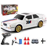 Радиоуправляемая дрифт-машина BMW E30 RC Дрифт-кар 1:16 30 км/ч 4WD с полным приводом + сменные шины